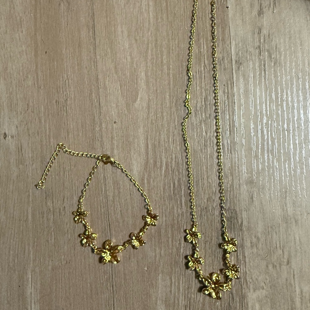 Gold Floral Necklace and Bracelet Set